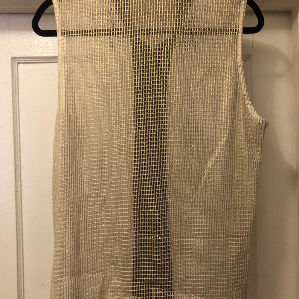 Elegant Black and Cream Sleeveless Blouse - Picture 2 of 3